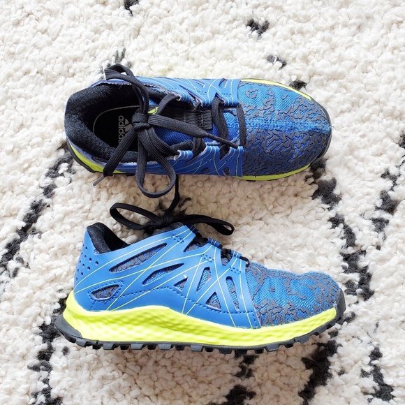 boys size 11 tennis shoes